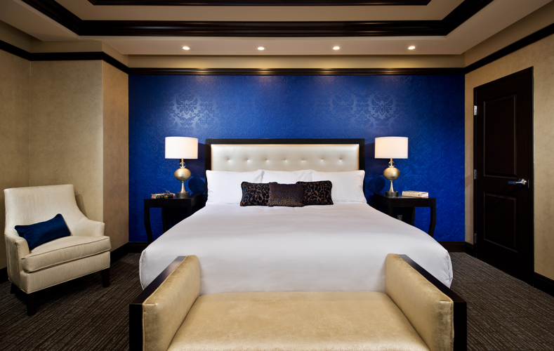 King sized bed and ottoman in Harriman Suite